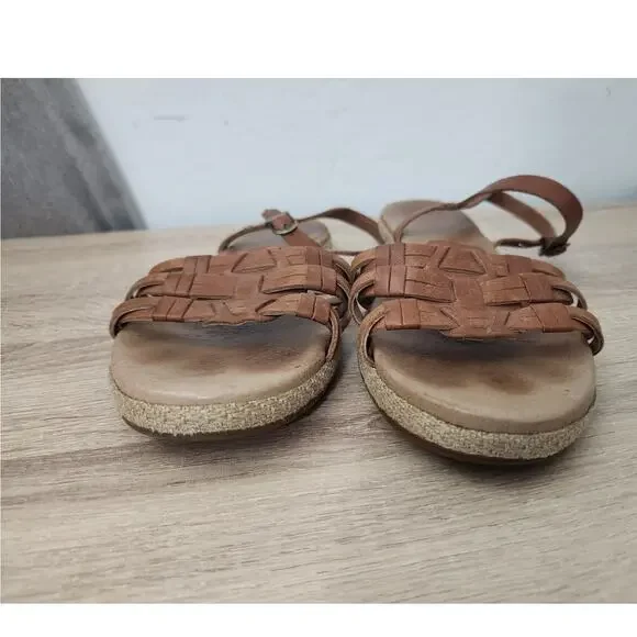 Ugg Larissa Sandals Size 9 Brown Leather Flat Strappy Classic Adjustable Shoes - Picture 3 of 9